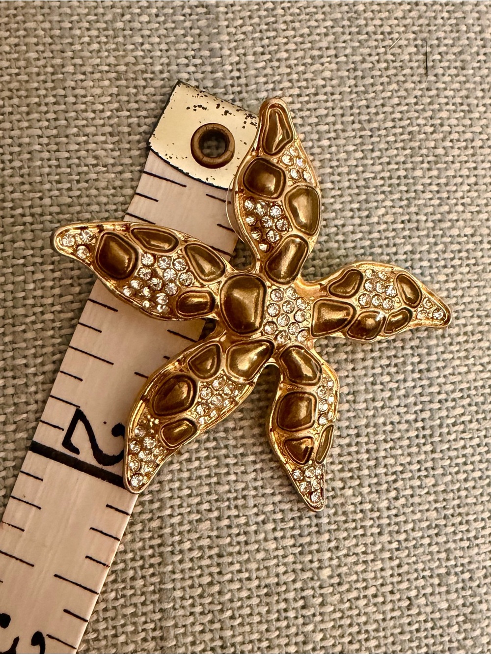 Oscar de la Renta Golden Starfish Enamel & Sparkling Crystal Earrings ✨ Pierced - Picture 10 of 12